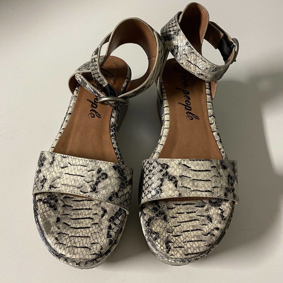 Free People Paris Flatform Sandal Strap Snakeskin Print Platform Open To… - Picture 3 of 7